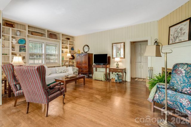 121 Ohara Circle, Hendersonville, NC 28739
