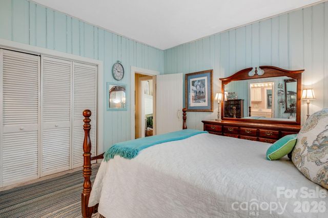 121 Ohara Circle, Hendersonville, NC 28739