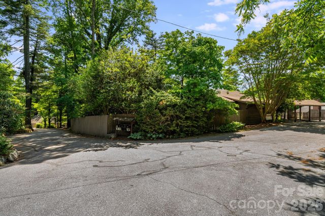 121 Ohara Circle, Hendersonville, NC 28739