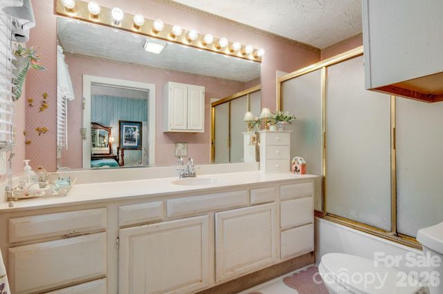 121 Ohara Circle, Hendersonville, NC 28739