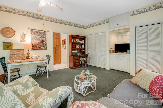 121 Ohara Circle, Hendersonville, NC 28739