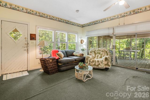 121 Ohara Circle, Hendersonville, NC 28739