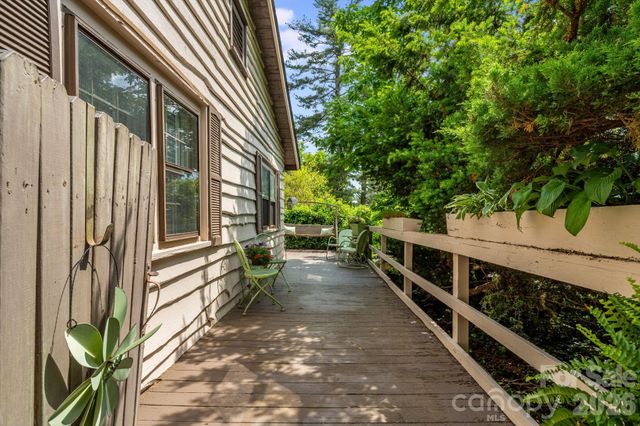 121 Ohara Circle, Hendersonville, NC 28739