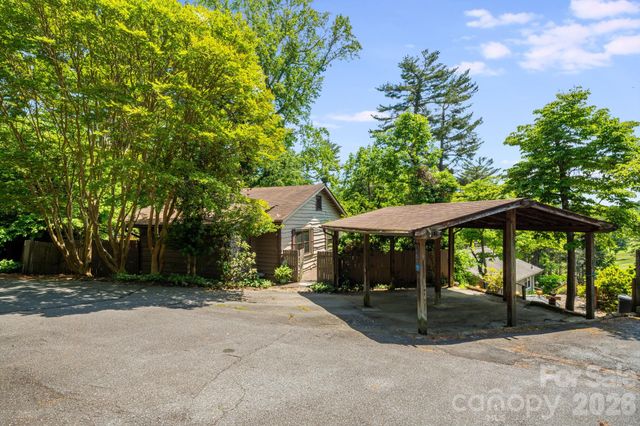 121 Ohara Circle, Hendersonville, NC 28739