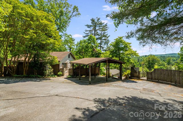 121 Ohara Circle, Hendersonville, NC 28739