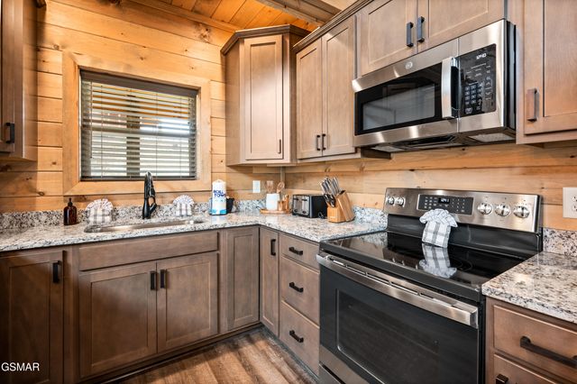 2247 Headrick Lead, Sevierville, TN 37862