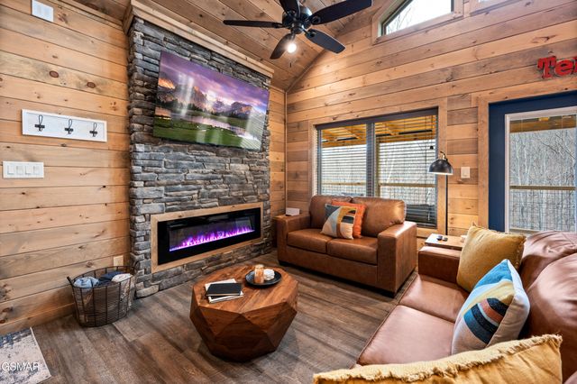 2247 Headrick Lead, Sevierville, TN 37862