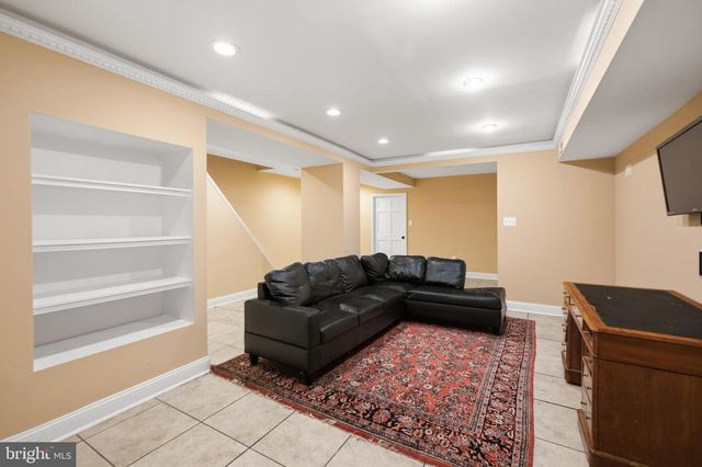 214 E UNIVERSITY PKWY, Baltimore, MD 21218