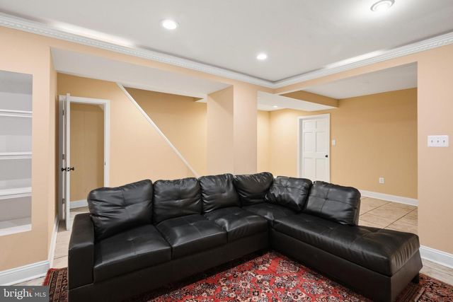 214 E UNIVERSITY PKWY, Baltimore, MD 21218