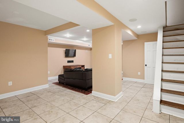 214 E UNIVERSITY PKWY, Baltimore, MD 21218
