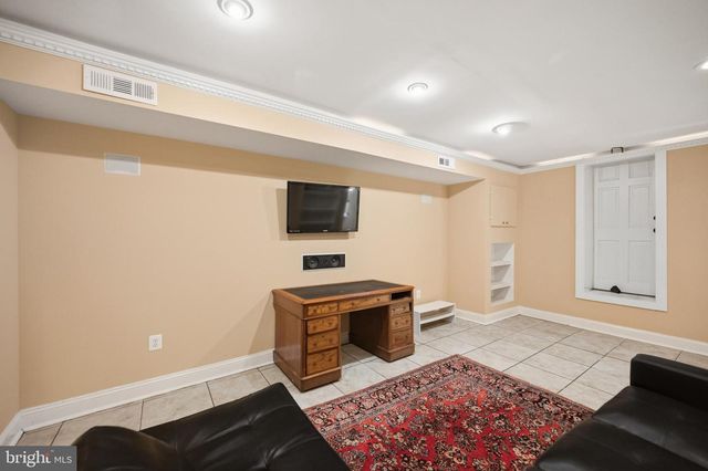 214 E UNIVERSITY PKWY, Baltimore, MD 21218