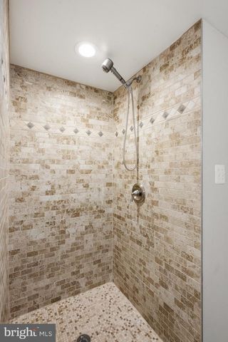 214 E UNIVERSITY PKWY, Baltimore, MD 21218
