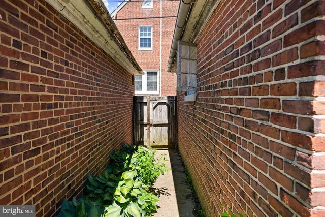 214 E UNIVERSITY PKWY, Baltimore, MD 21218