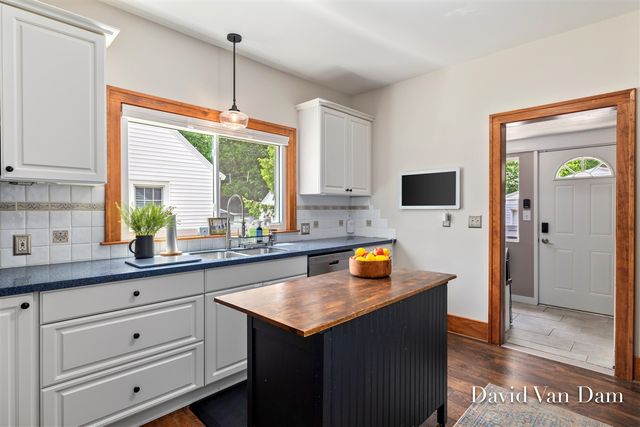 2433 Wyoming Avenue, Wyoming, MI 49519