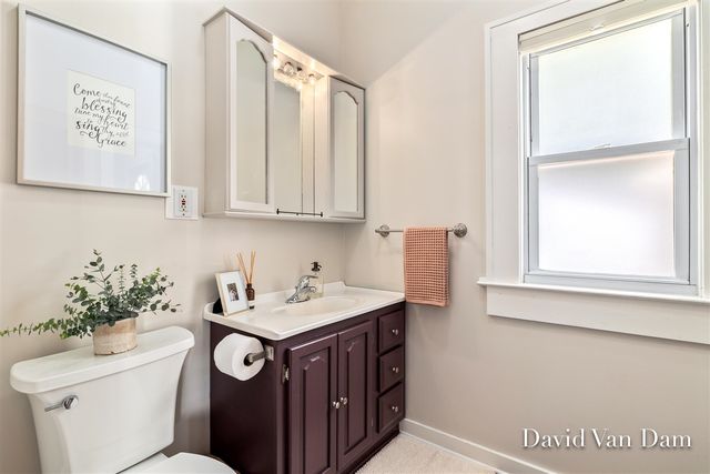 2433 Wyoming Avenue, Wyoming, MI 49519
