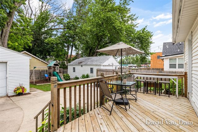 2433 Wyoming Avenue, Wyoming, MI 49519