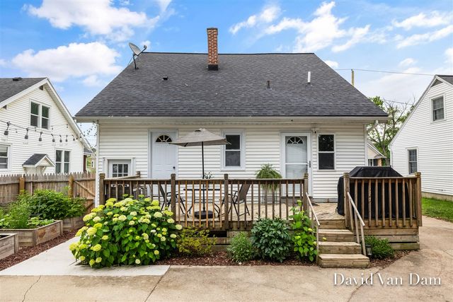2433 Wyoming Avenue, Wyoming, MI 49519