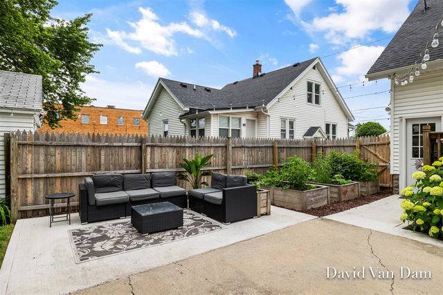 2433 Wyoming Avenue, Wyoming, MI 49519