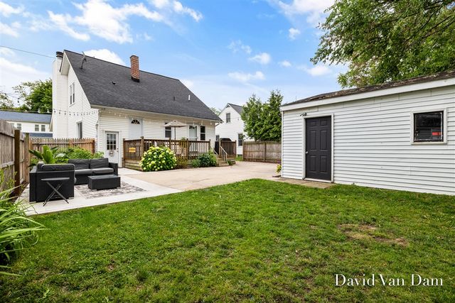 2433 Wyoming Avenue, Wyoming, MI 49519