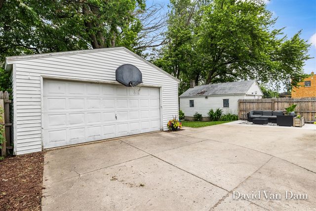 2433 Wyoming Avenue, Wyoming, MI 49519