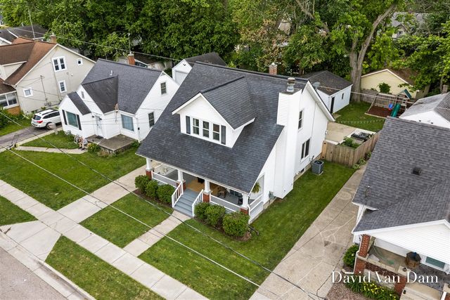 2433 Wyoming Avenue, Wyoming, MI 49519