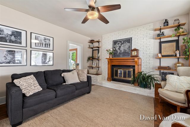 2433 Wyoming Avenue, Wyoming, MI 49519