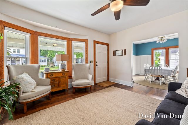2433 Wyoming Avenue, Wyoming, MI 49519