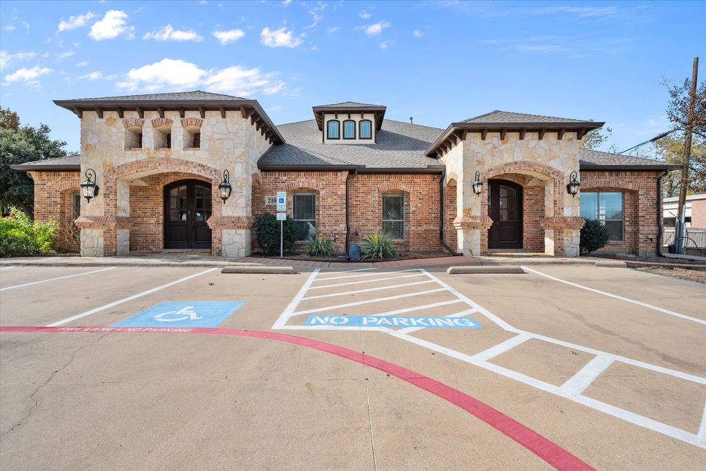 210 S Walnut Creek Drive 100, Mansfield, TX 76063