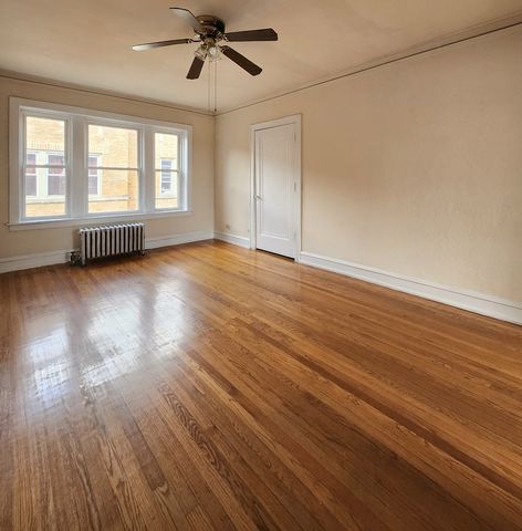 5423 W Montrose Avenue N3, Chicago, IL 60641