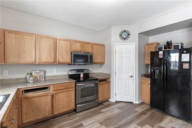 14 Morris Crescent, West Seneca, NY 14224