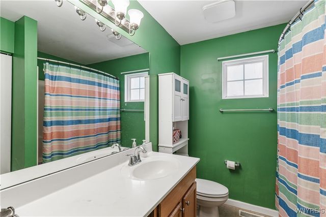 14 Morris Crescent, West Seneca, NY 14224