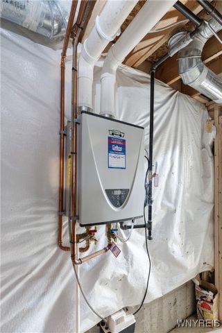 14 Morris Crescent, West Seneca, NY 14224