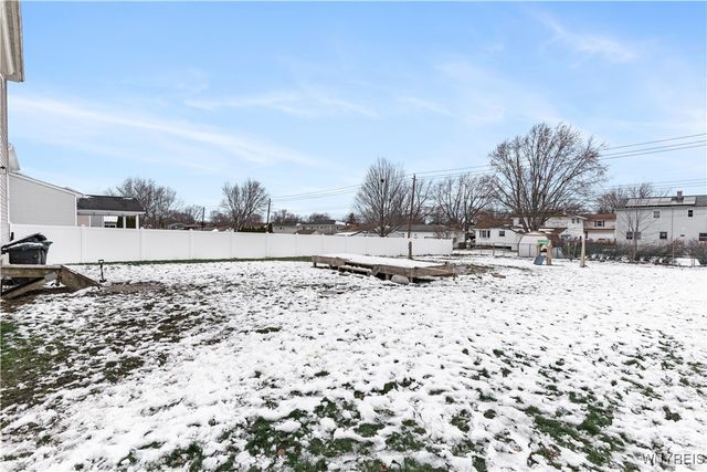 14 Morris Crescent, West Seneca, NY 14224