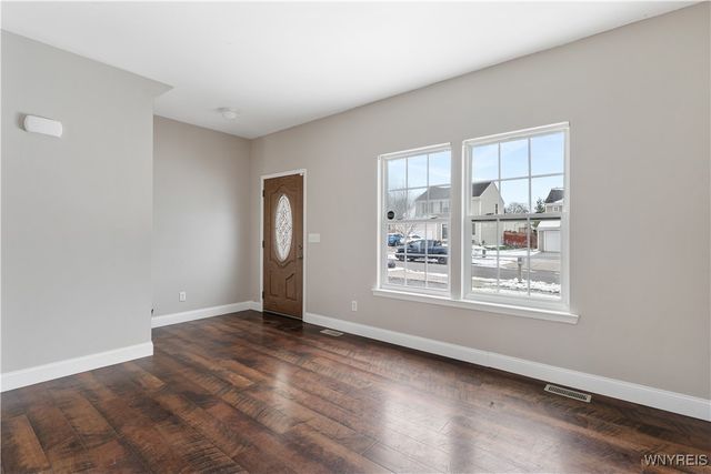 14 Morris Crescent, West Seneca, NY 14224