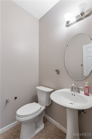 14 Morris Crescent, West Seneca, NY 14224