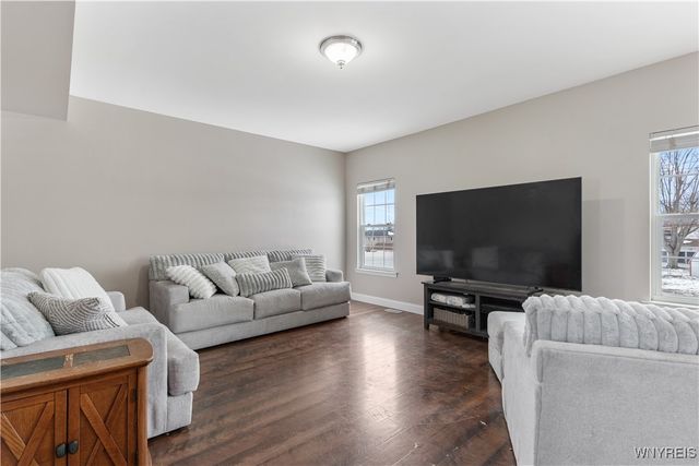 14 Morris Crescent, West Seneca, NY 14224