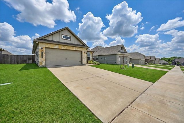 1443 Lake Ridge Drive, Brenham, TX 77833