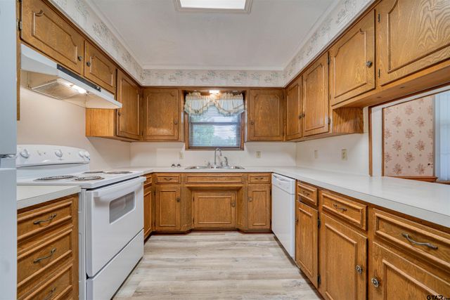 13490 Choctaw Dr, Tyler, TX 75709