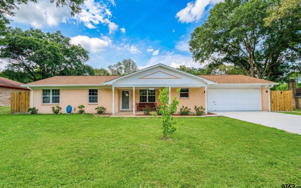 13490 Choctaw Dr, Tyler, TX 75709