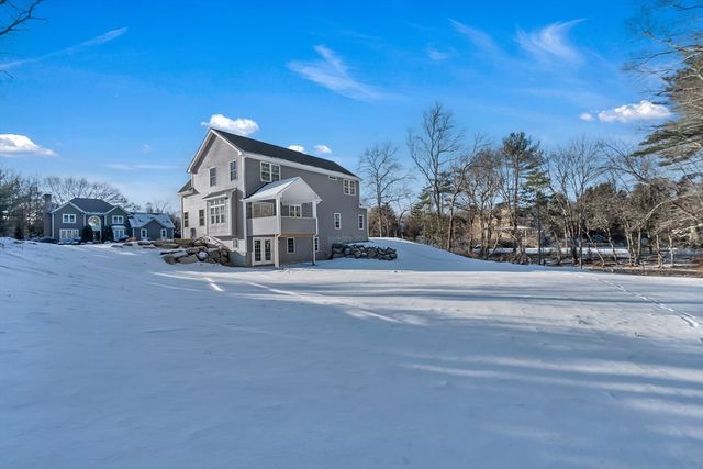 25 Columbine Rd, Rehoboth, MA 02769