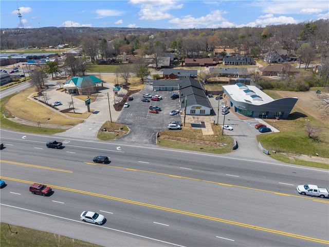 5204 S Thompson Street Suite D, Springdale, AR 72764
