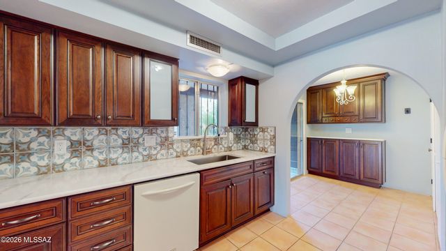 546 N Dodge Boulevard, Tucson, AZ 85716