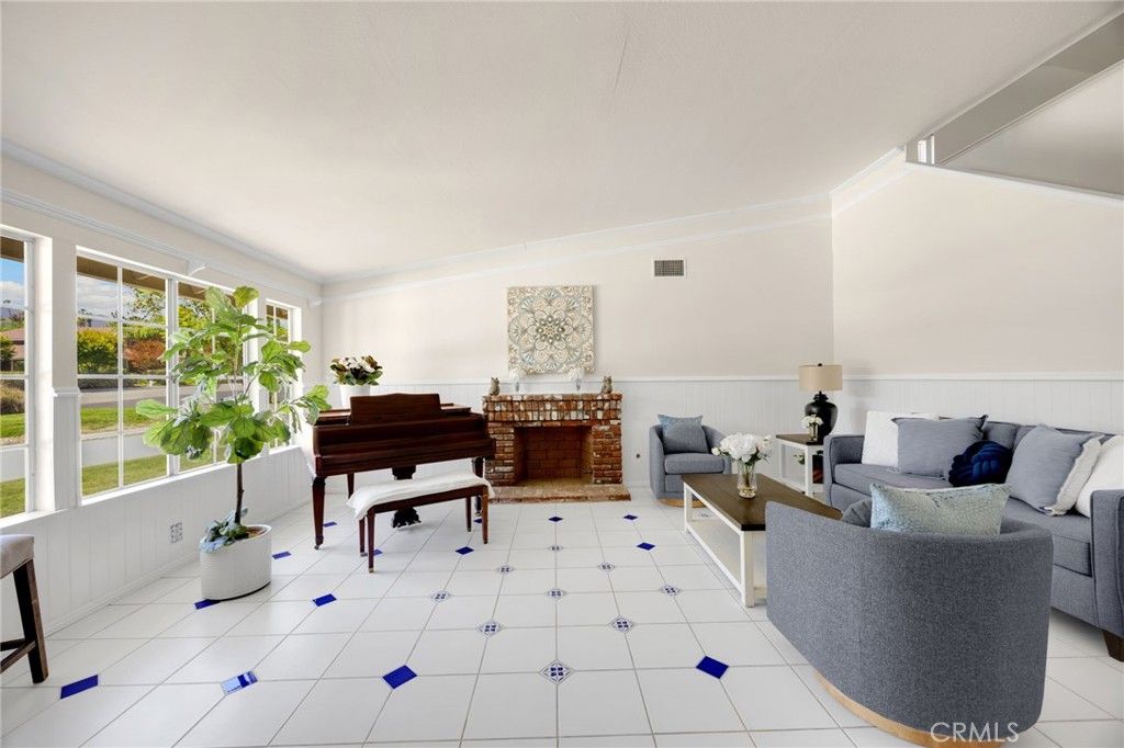Image 5 of property listing at 7142 Calico Cir, Corona, CA 92881