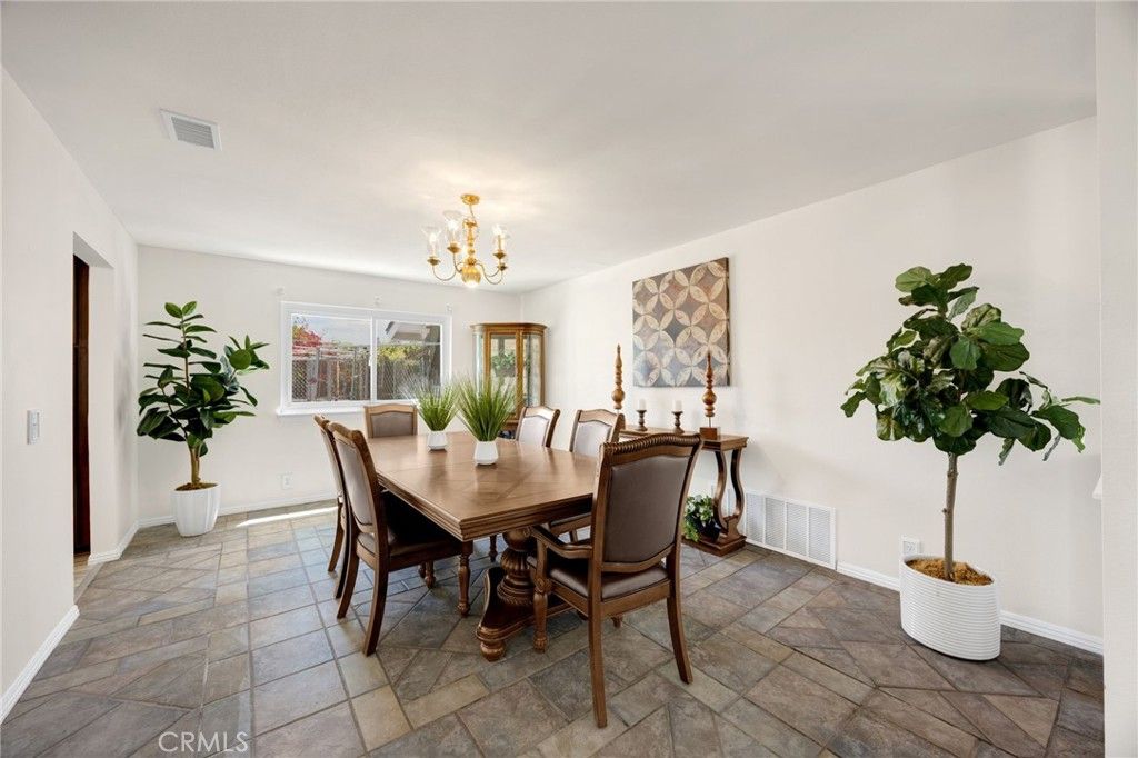 Image 7 of property listing at 7142 Calico Cir, Corona, CA 92881
