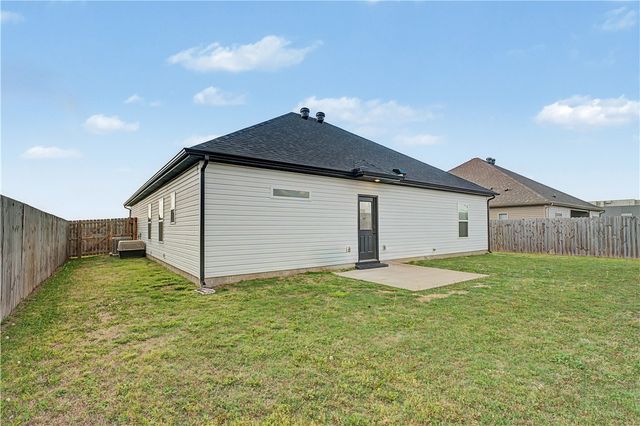 1320 Mt Hood Drive, Centerton, AR 72719