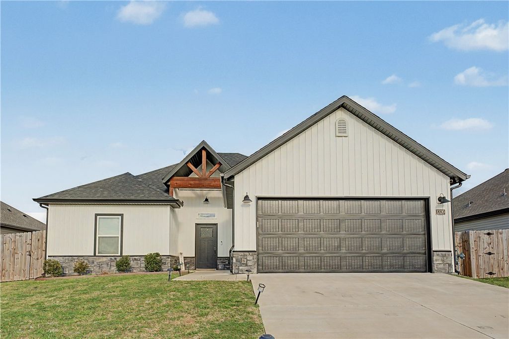 1320 Mt Hood Drive, Centerton, AR 72719
