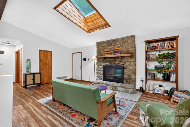 39 Spooks Branch Extension, Asheville, NC 28804