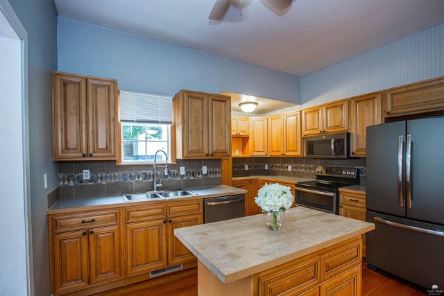 613 Poplar Street, Wamego, KS 66547