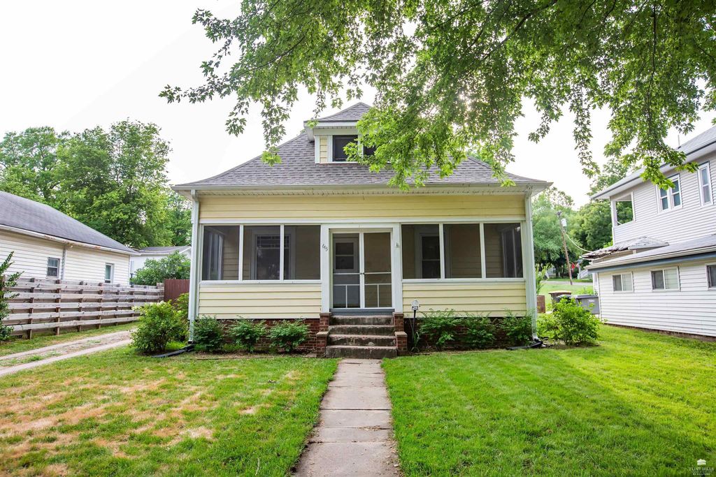 613 Poplar Street, Wamego, KS 66547