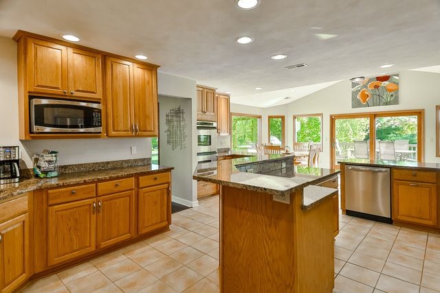 6517 Smallridge Road, Rockford, IL 61108